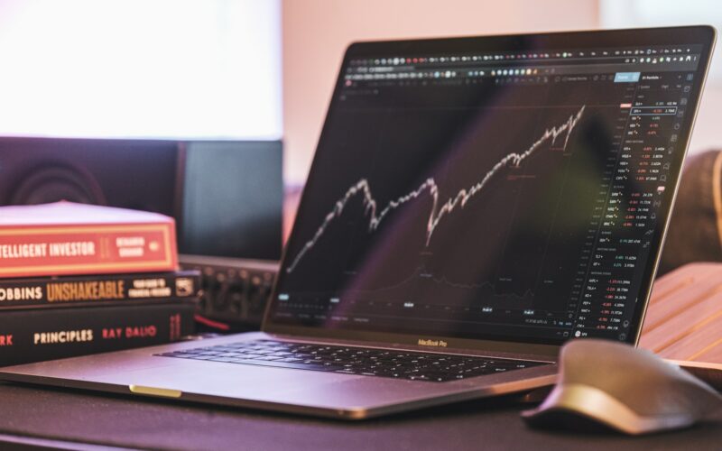 Три акции в портфеле. Смотреть фото Три акции в портфеле. Смотреть картинку Три акции в портфеле. Картинка про Три акции в портфеле. Фото Три акции в портфеле